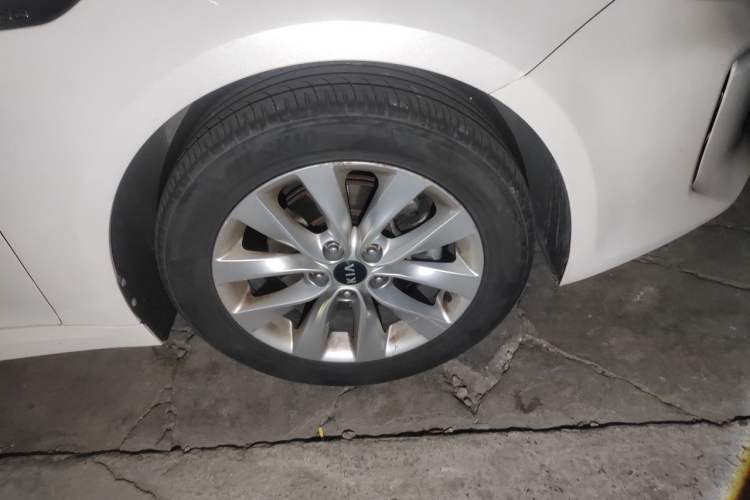 Used Kia K5 2016 1.6T Automatic LUX Exterior 1