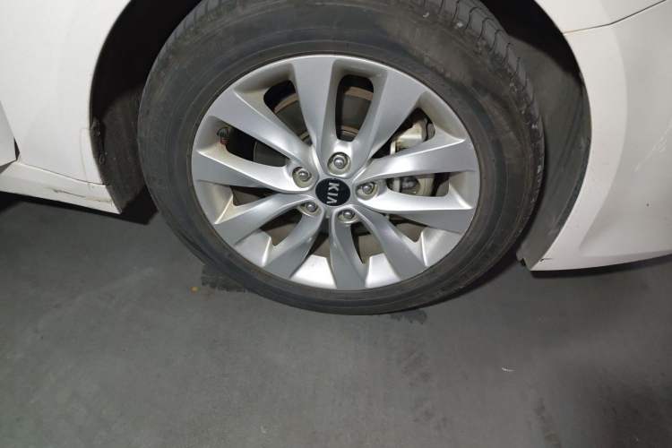 Used Kia K5 2016 1.6T Automatic LUX Exterior 1