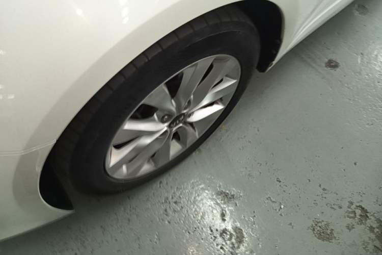 Used Kia K5 2016 1.6T Automatic LUX Exterior 1