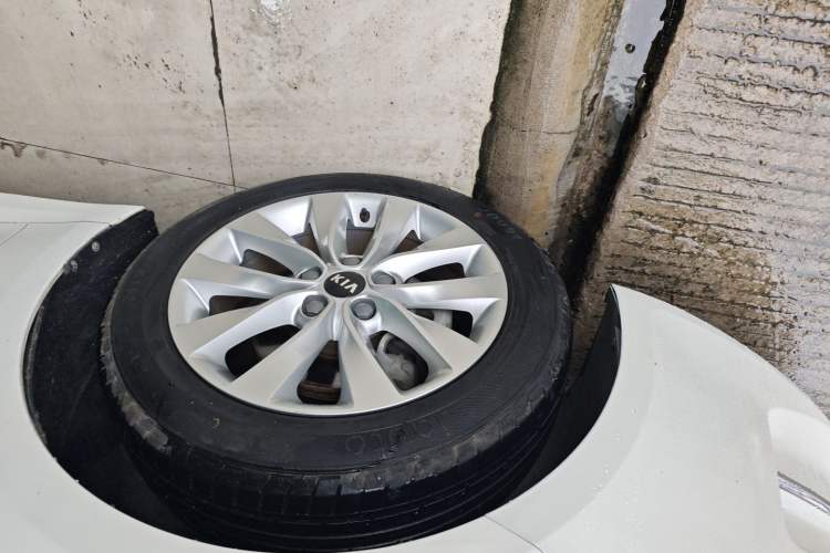 Used Kia K5 2016 2.0L Automatic GLS Exterior 3