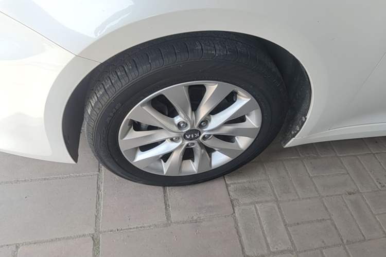 Used Kia K5 2016 1.6T Automatic LUX Exterior 4