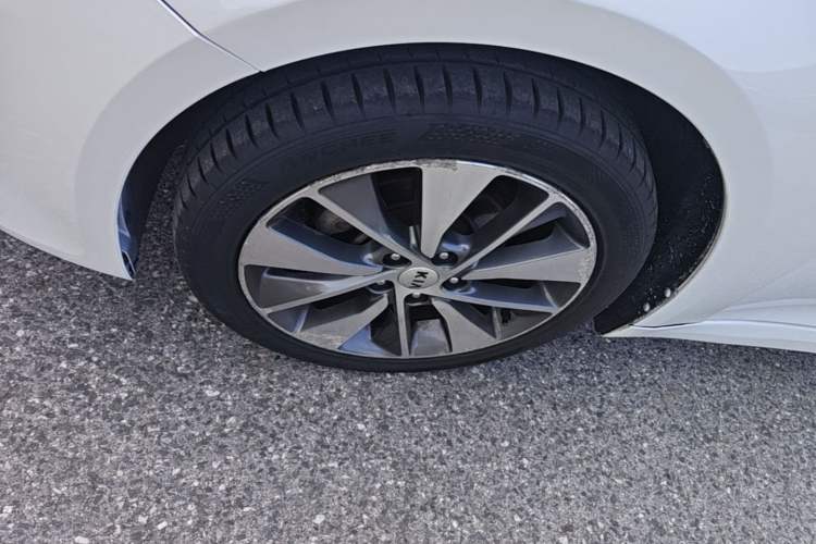 Used Kia K5 2016 2.0L Automatic LUX Exterior 4