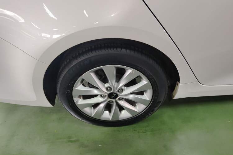 Used Kia K5 2016 1.6T Automatic LUX Exterior 5