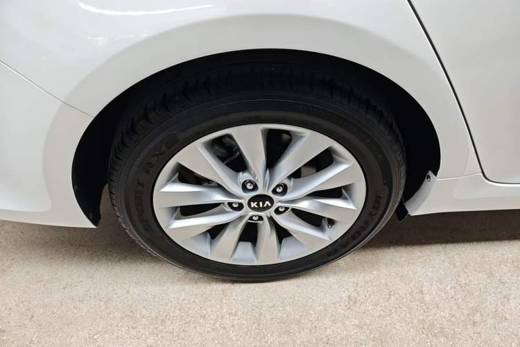 Used Kia K5 2016 1.6T Automatic LUX Exterior 5