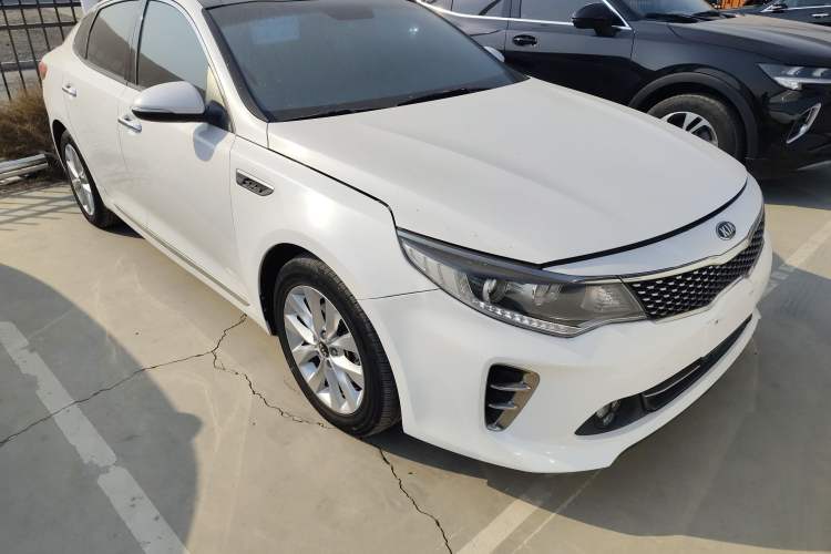 Used Kia K5 2016 1.6T Automatic LUX Front Right 45 Deg