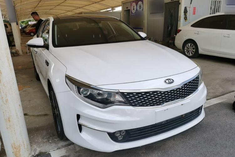 Used Kia K5 2016 2.0L Automatic LUX Front Right 45 Deg