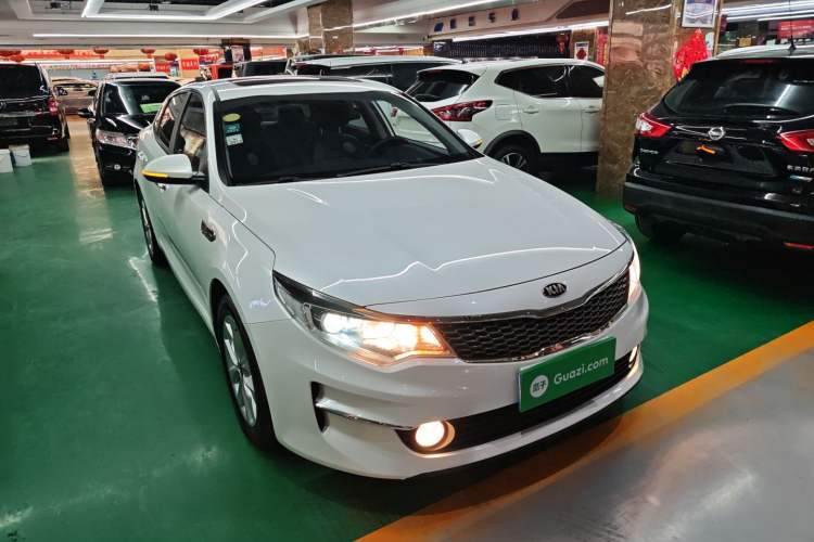 Used Kia K5 2016 2.0L Automatic GLS Front Right 45 Deg