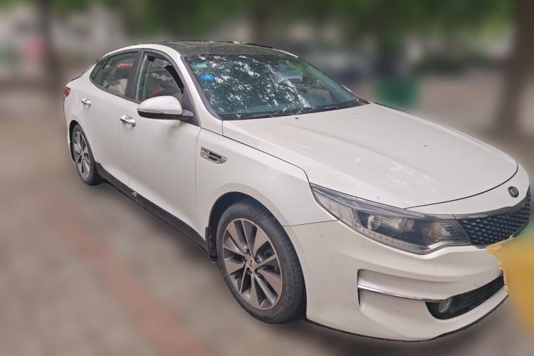 Used Kia K5 2016 2.0L Automatic LUX Front Right 45 Deg