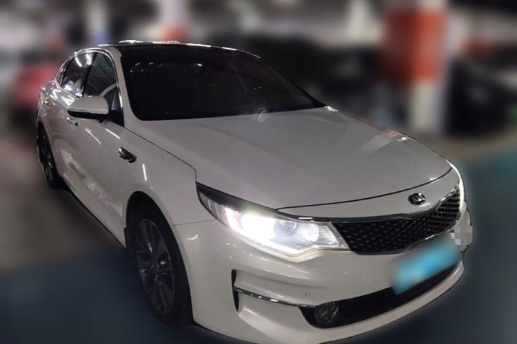 Used Kia K5 2016 2.0L Automatic LUX Front Right 45 Deg