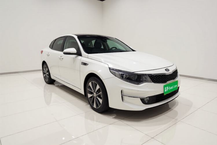 Used Kia K5 2016 2.0L Automatic LUX Front Right 45 Deg