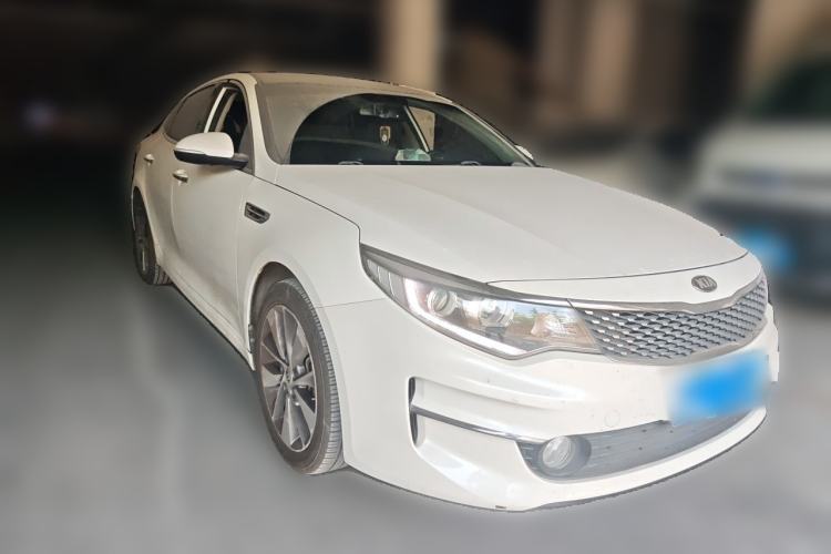 Used Kia K5 2016 2.0L Automatic LUX Front Right 45 Deg