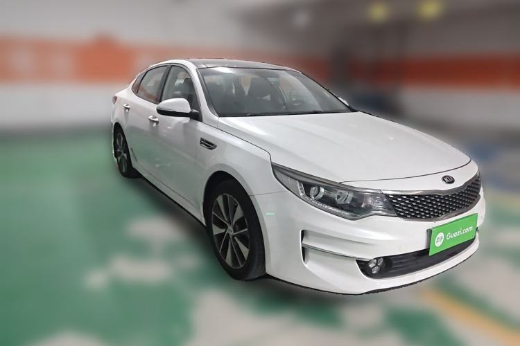 Used Kia K5 2016 2.0L Automatic LUX Front Right 45 Deg