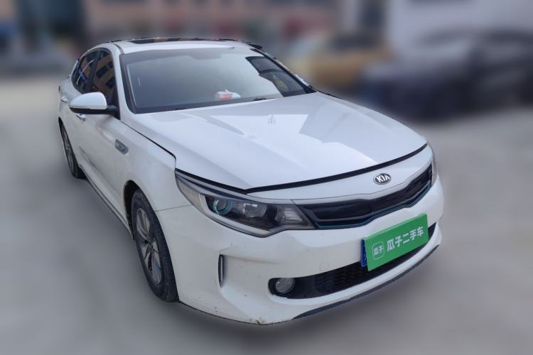 Used Kia K5 2016 2.0L Hybrid GLS Front Right 45 Deg