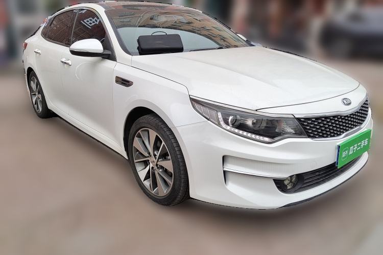Used Kia K5 2016 2.0L Automatic LUX Front Right 45 Deg
