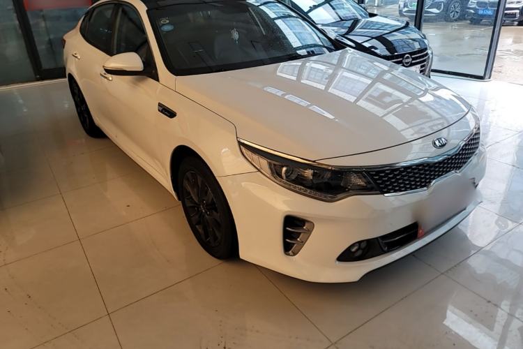 Used Kia K5 2016 1.6T Automatic LUX Front Right 45 Deg