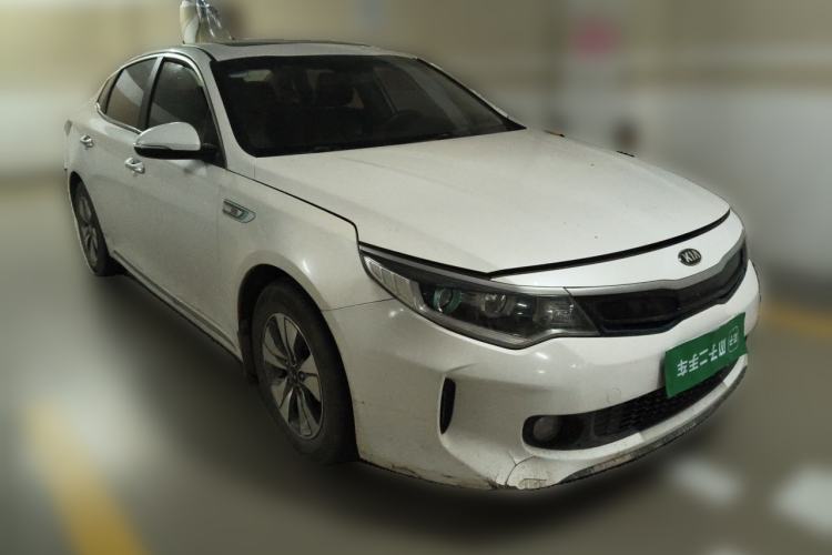 Used Kia K5 2016 2.0L Hybrid GLS Front Right 45 Deg