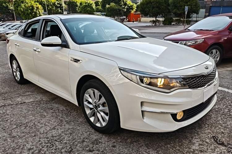 Used Kia K5 2016 2.0L Automatic GLS Front Right 45 Deg