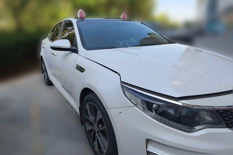 Used Kia K5 2016 2.0L Automatic LUX Front Right 45 Deg