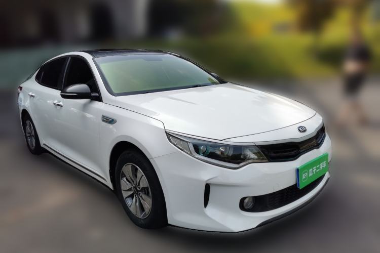 Used Kia K5 2016 2.0L Hybrid GLS Front Right 45 Deg