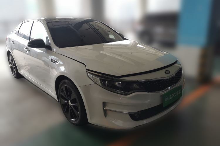 Used Kia K5 2016 2.0L Automatic LUX Front Right 45 Deg