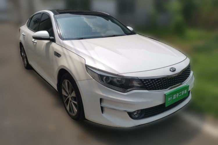 Used Kia K5 2016 2.0L Automatic LUX Front Right 45 Deg