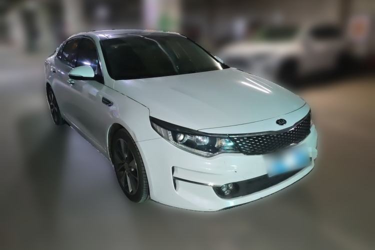Used Kia K5 2016 2.0L Automatic LUX Front Right 45 Deg