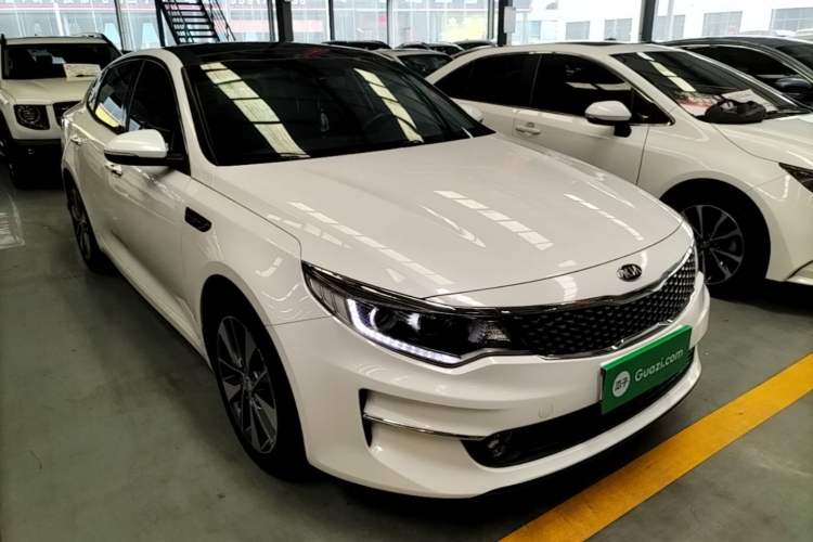 Used Kia K5 2016 2.0L Automatic LUX Front Right 45 Deg
