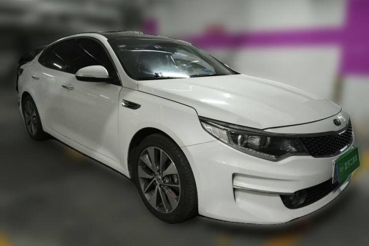 Used Kia K5 2016 2.0L Automatic LUX Front Right 45 Deg