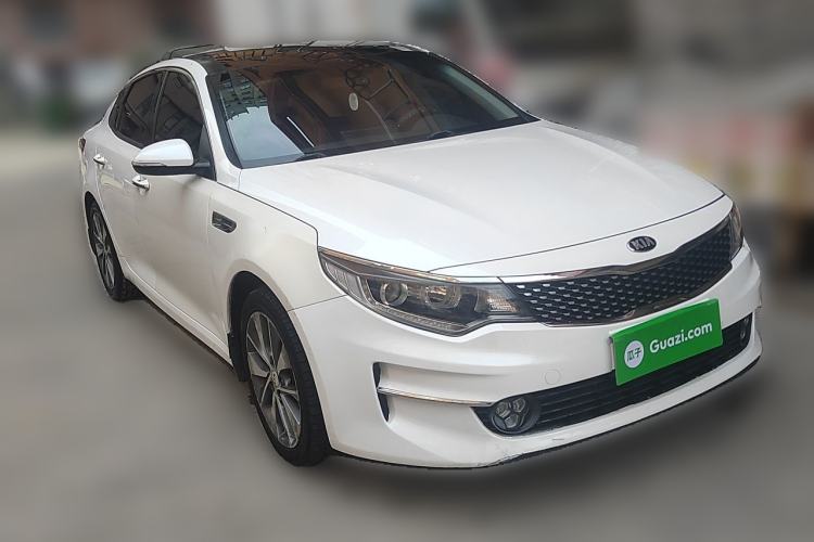 Used Kia K5 2016 2.0L Automatic LUX Front Right 45 Deg