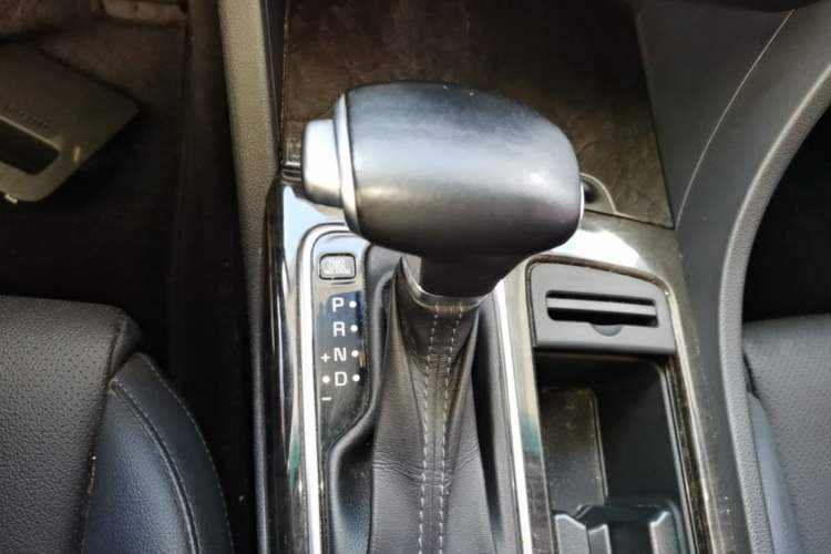 Used Kia K5 2016 2.0L Automatic LUX Gear Lever