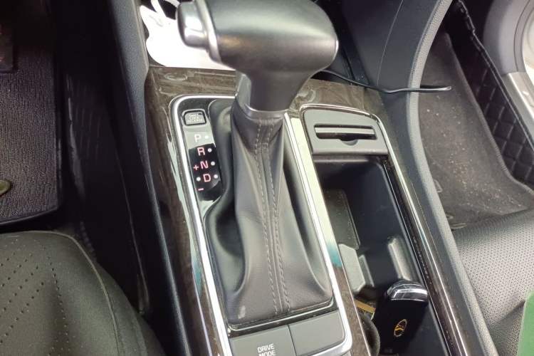 Used Kia K5 2016 1.6T Automatic LUX Gear Lever