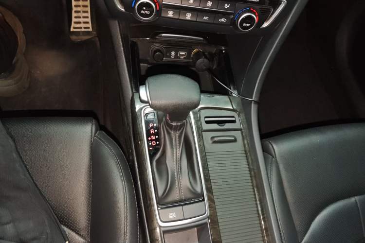 Used Kia K5 2016 2.0L Automatic GLS Gear Lever
