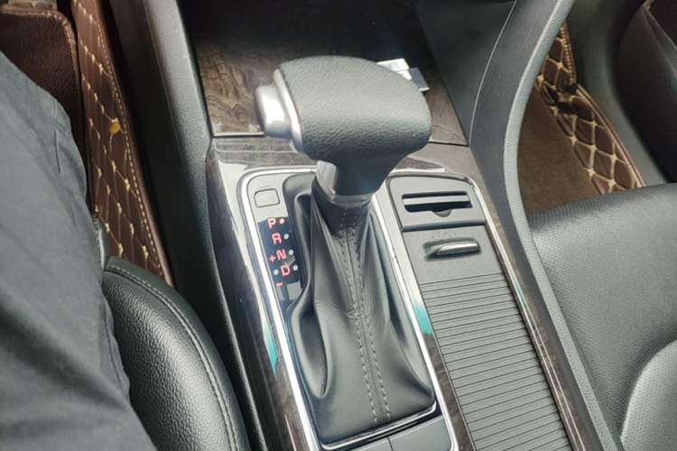 Used Kia K5 2016 2.0L Automatic GLS Gear Lever