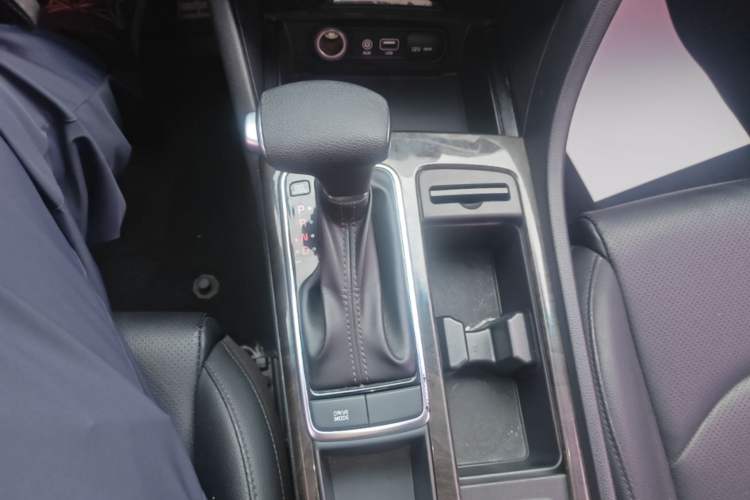 Used Kia K5 2016 2.0L Automatic GLS Gear Lever