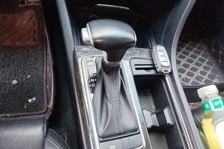 Used Kia K5 2016 1.6T Automatic LUX Gear Lever