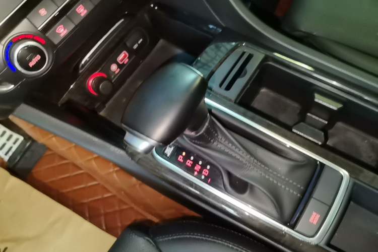 Used Kia K5 2016 1.6T Automatic LUX Gear Lever