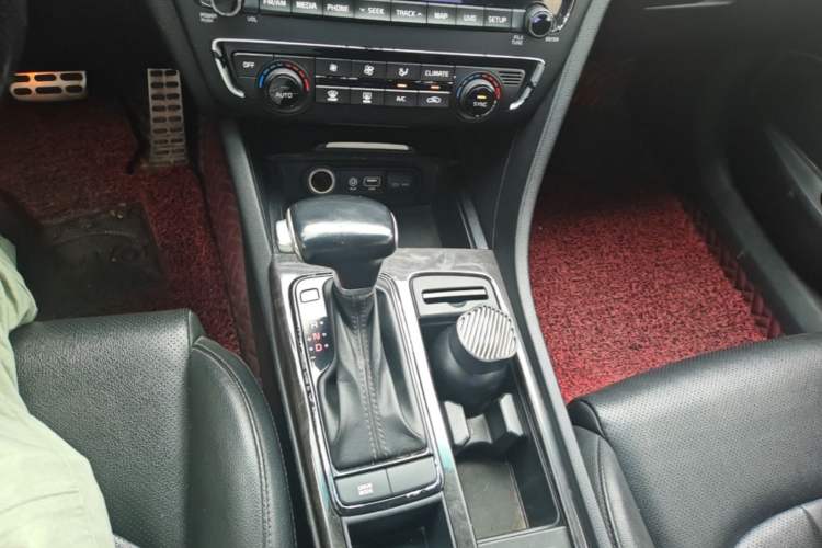 Used Kia K5 2016 1.6T Automatic LUX Gear Lever