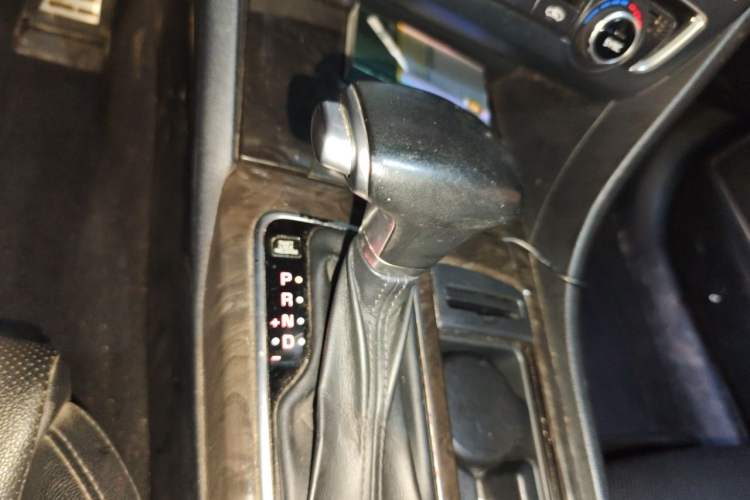 Used Kia K5 2016 1.6T Automatic LUX Gear Lever