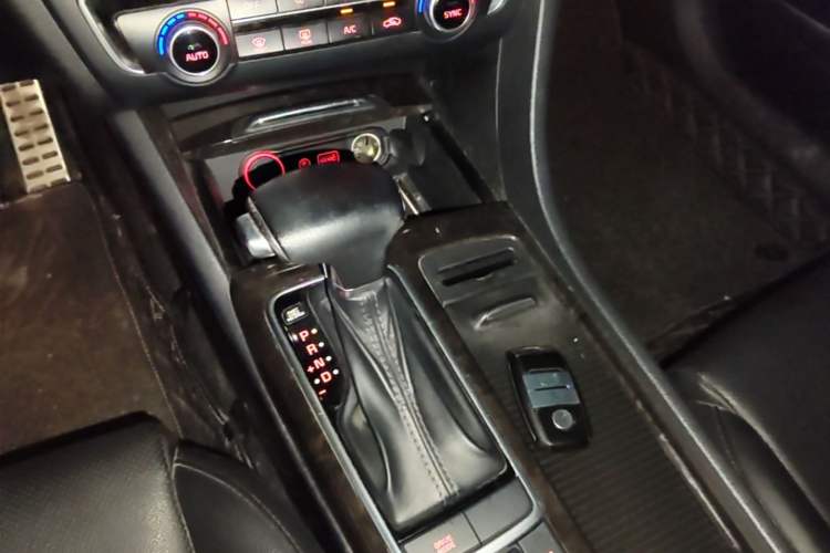 Used Kia K5 2016 2.0L Automatic LUX Gear Lever