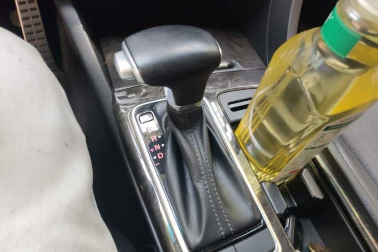 Used Kia K5 2016 2.0L Automatic LUX Gear Lever