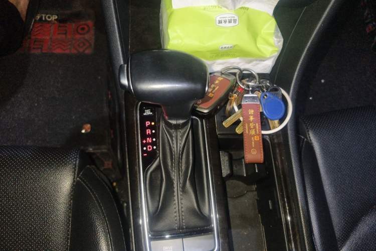 Used Kia K5 2016 1.6T Automatic LUX Gear Lever
