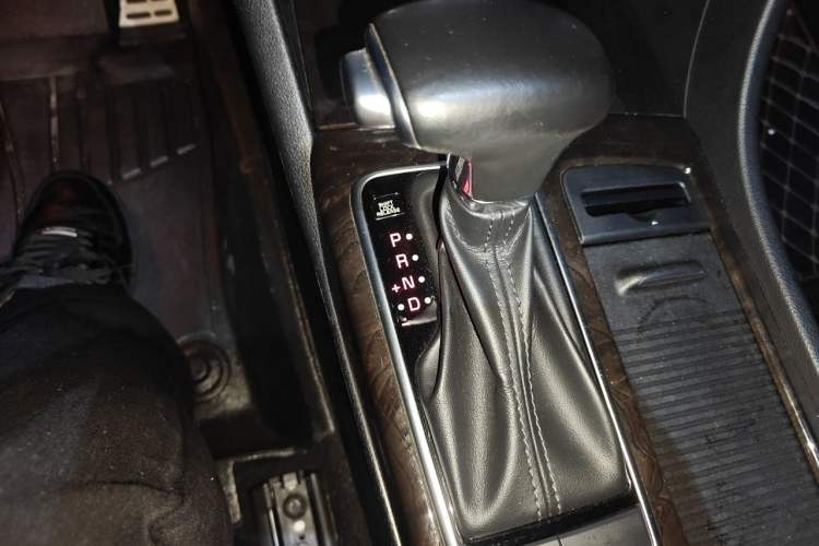 Used Kia K5 2016 1.6T Automatic LUX Gear Lever