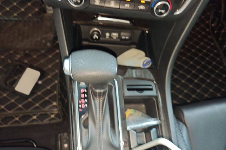 Used Kia K5 2016 2.0L Automatic GLS Gear Lever