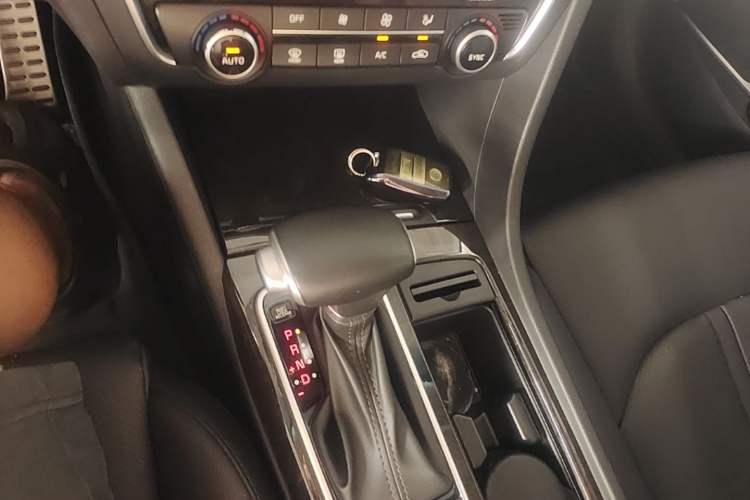 Used Kia K5 2016 2.0L Automatic LUX Gear Lever