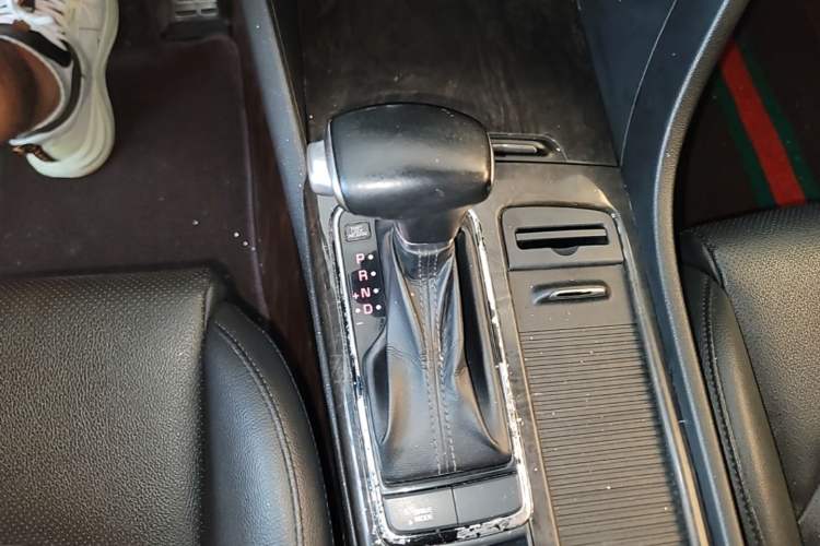 Used Kia K5 2016 1.6T Automatic LUX Gear Lever