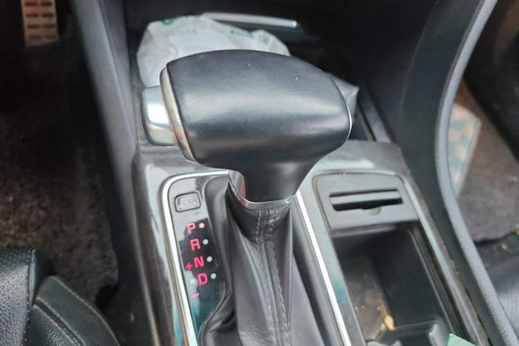Used Kia K5 2016 2.0L Automatic LUX Gear Lever