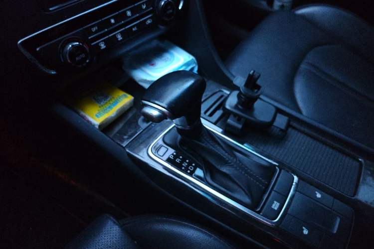 Used Kia K5 2016 2.0L Automatic LUX Gear Lever