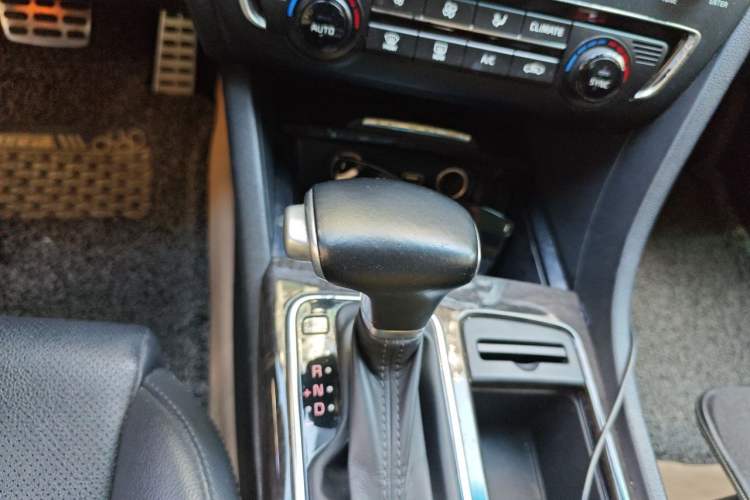 Used Kia K5 2016 1.6T Automatic LUX Gear Lever