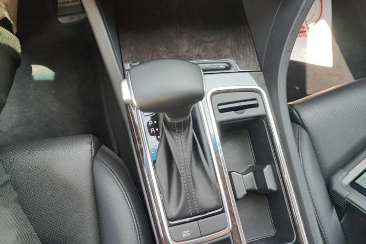 Used Kia K5 2016 1.6T Automatic LUX Gear Lever