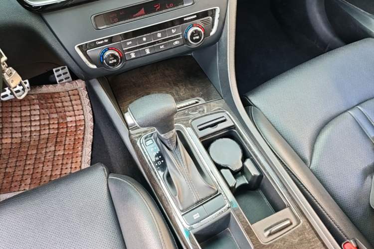 Used Kia K5 2016 2.0L Automatic GLS Gear Lever